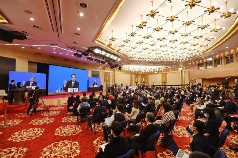 李克強(qiáng)：今年政府支出更多向民生領(lǐng)域傾斜，特別是義務(wù)教育和基本醫(yī)療